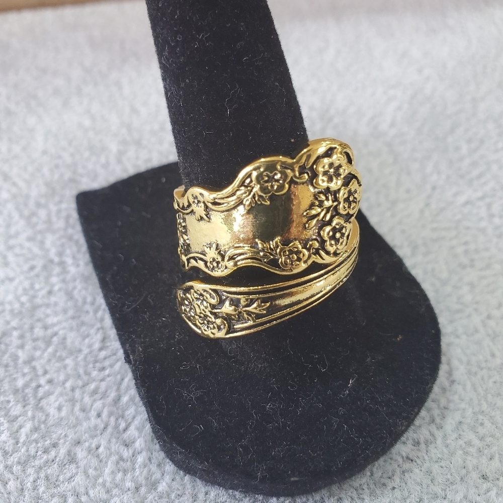 🔥Last One🔥Engraved Gold Spoon Ring - Picture 3 of 8